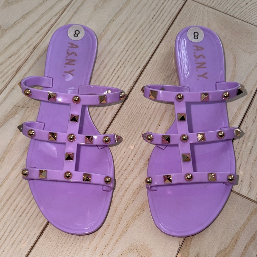 NWT! Andrew Stevens Lavender and Gold Studded Jelly Sandals